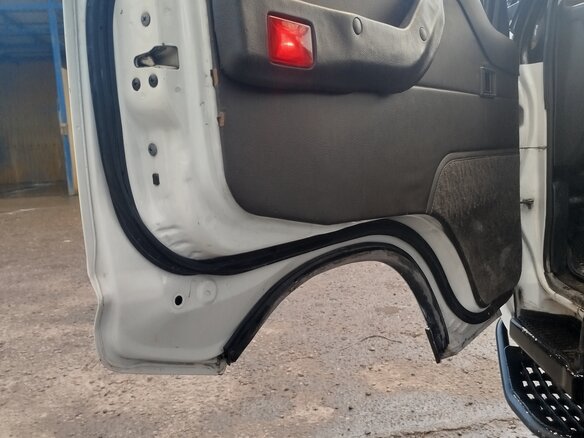 1993 Mitsubishi Delica III, белый, 820000 рублей - вид 8