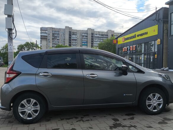 2018 Nissan Note e-Power II Рестайлинг, серый, 1150000 рублей - вид 4