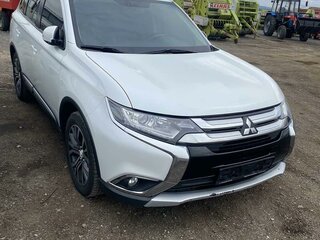 2015 Mitsubishi Outlander III Рестайлинг, белый, 2100000 рублей, вид 3
