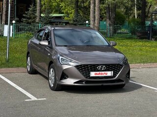 2021 Hyundai Solaris II Рестайлинг, коричневый, 1850000 рублей, вид 2