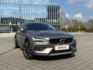 2020 Volvo V60 Cross Country II, коричневый, 2650000 рублей, вид 1
