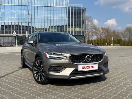 2020 Volvo V60 Cross Country II, коричневый, 2650000 рублей, вид 1