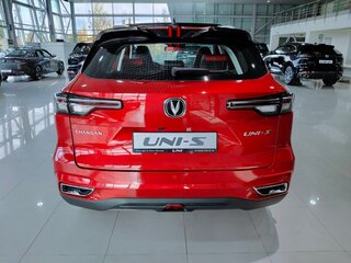 2025 Changan UNI-S I, красный, 3179900 рублей, вид 4