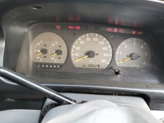 1998 Toyota HiAce H100, серебристый, 850000 рублей, вид 3