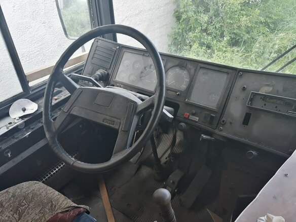 1989 Volvo B10 Series, жёлтый - вид 4