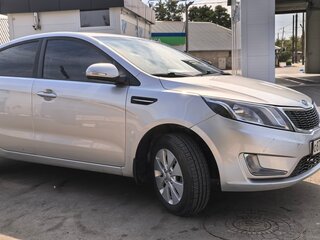 2011 Kia Rio 5-speed III, серебристый, 715000 рублей, вид 2