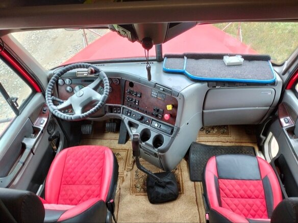 2006 Freightliner Century Class, красный, 990000 рублей - вид 1