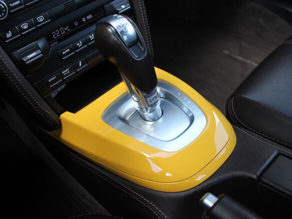 2009 Porsche 911 Turbo VI (997) Рестайлинг, жёлтый - вид 12