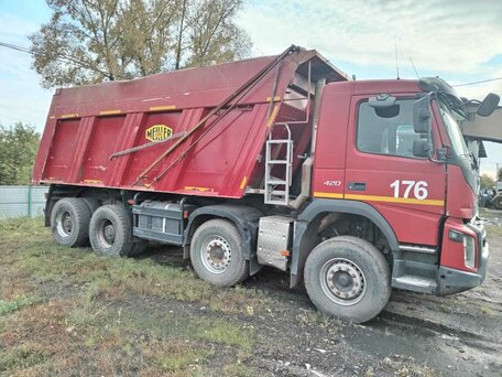 2017 Volvo FM, красный, 6250000 рублей, вид 4