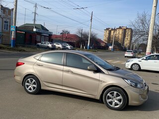 2012 Hyundai Solaris I, бежевый, 840000 рублей, вид 2