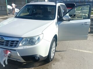 2011 Subaru Forester III Рестайлинг, белый, 1580000 рублей, вид 1