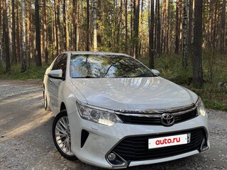 2017 Toyota Camry VII (XV50) Рестайлинг, белый, 2548000 рублей, вид 4