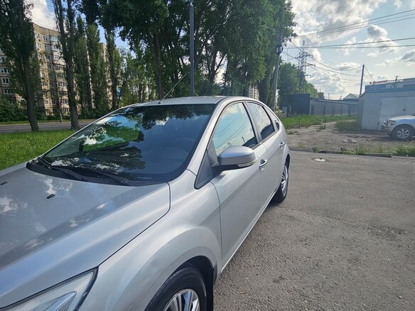 2010 Ford Focus II Рестайлинг, серебристый, 470000 рублей - вид 2