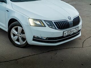 2019 Skoda Octavia III (A7) Рестайлинг, белый, 1890000 рублей, вид 4