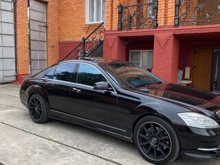 2010 Mercedes-Benz S-Класс 500 V (W221) Рестайлинг, чёрный, 1800000 рублей, вид 3