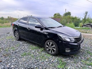 2016 Kia Rio III Рестайлинг, чёрный, 800000 рублей, вид 3