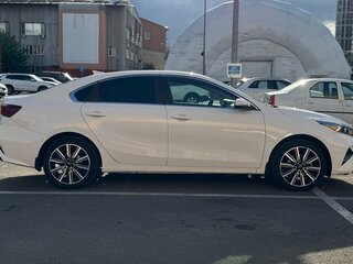 2021 Kia Cerato IV Рестайлинг, белый, 2150000 рублей, вид 4