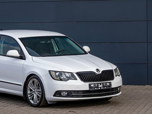 2013 Skoda Superb II Рестайлинг, белый, 1195000 рублей - вид 8