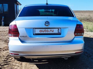2018 Volkswagen Polo V Рестайлинг, серебристый, 1600000 рублей, вид 5