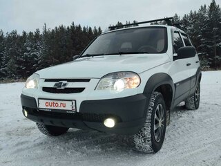 2015 Chevrolet Niva I Рестайлинг, белый, 700000 рублей, вид 1