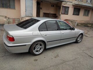 2002 BMW 5 серии 525i IV (E39) Рестайлинг, серебристый, 1300000 рублей, вид 3
