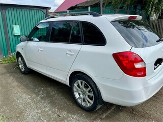 2012 Skoda Fabia II Рестайлинг, белый, 550000 рублей, вид 4