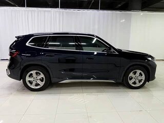 2026 BMW iX1 eDrive 25L, чёрный, 4326033 рублей, вид 4