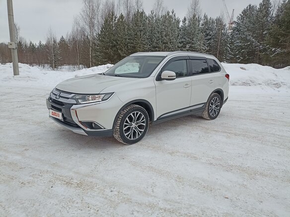 2016 Mitsubishi Outlander III Рестайлинг 2, белый, 2349000 рублей - вид 1