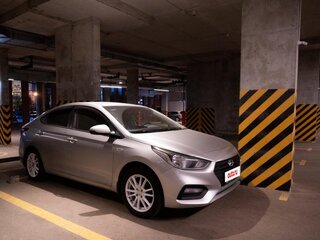 2017 Hyundai Solaris II, серебристый, 1400000 рублей, вид 1