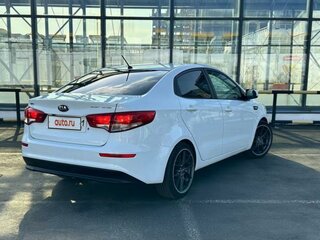 2015 Kia Rio III Рестайлинг, белый, 1350000 рублей, вид 5