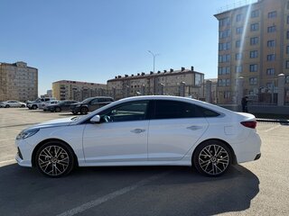 2019 Hyundai Sonata VII (LF) Рестайлинг, белый, 1950000 рублей, вид 4