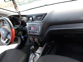 2014 Kia Rio III, чёрный, 800000 рублей, вид 3