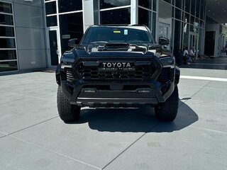 2025 Toyota Tacoma IV, чёрный, 8522998 рублей, вид 2