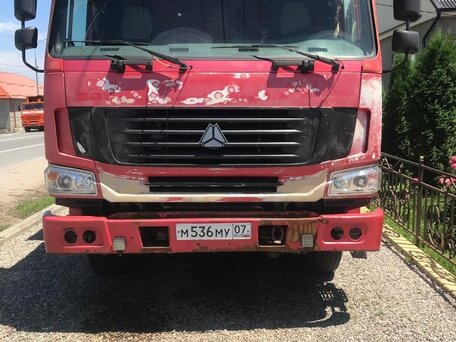 2006 Sinotruk Howo A5, красный, 1300000 рублей, вид 1