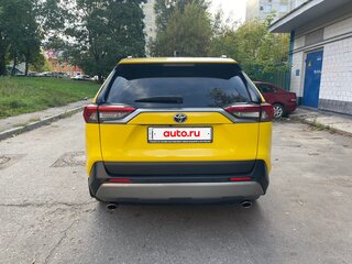 2019 Toyota RAV4 V (XA50), жёлтый, 2900000 рублей, вид 5