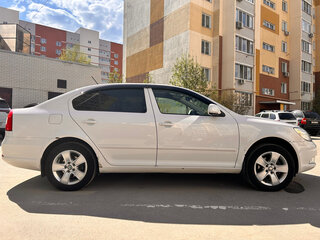 2012 Skoda Octavia II (A5) Рестайлинг, белый, 1050000 рублей, вид 3