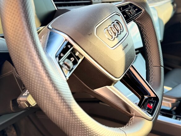 2022 Audi e-tron S, синий, 4146120 рублей - вид 19