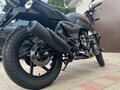 2021 Bajaj Pulsar 180, чёрный, 150000 рублей - вид 2