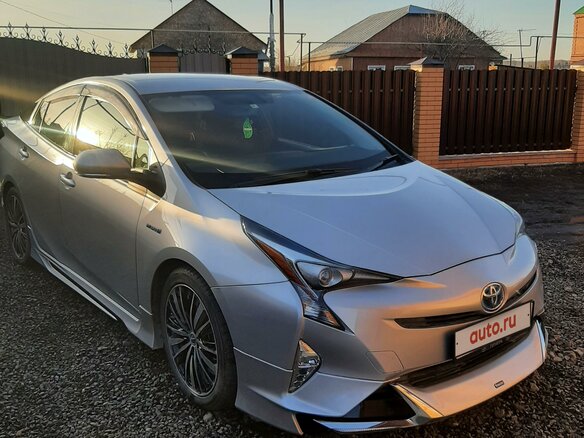 2018 Toyota Prius IV (XW50), серый, 2100000 рублей