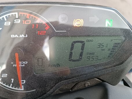 2023 Bajaj Pulsar N250, чёрный, 270000 рублей, вид 1