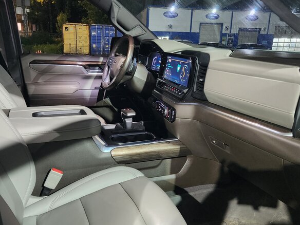 2022 Chevrolet Silverado Crew Cab IV (T1XX) Рестайлинг, белый, 5610000 рублей - вид 7
