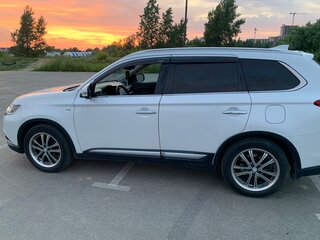 2018 Mitsubishi Outlander III Рестайлинг 2, белый, 2449000 рублей, вид 4