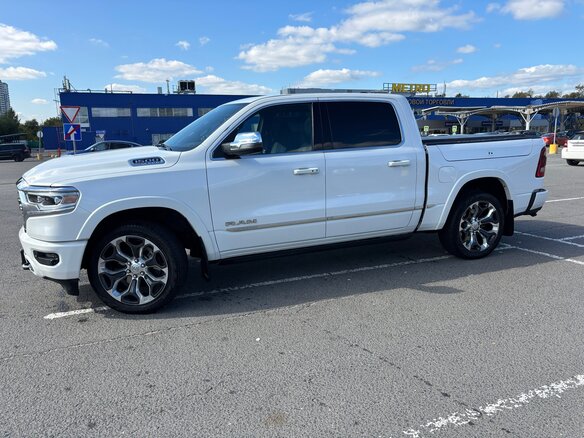 2024 Ram 1500 Crew Cab eTorque V, белый, 7100000 рублей - вид 2