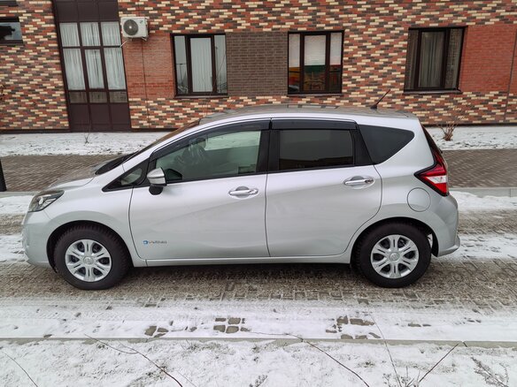 2018 Nissan Note e-Power II Рестайлинг, серый, 1290000 рублей - вид 3