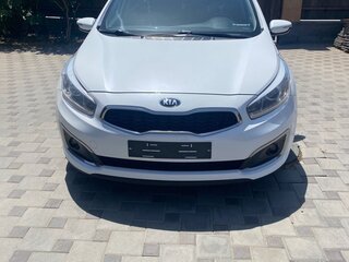 2016 Kia Ceed II Рестайлинг, белый, 900000 рублей, вид 1