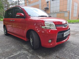 2012 Toyota Sienta I Рестайлинг 2, красный, 948000 рублей, вид 1