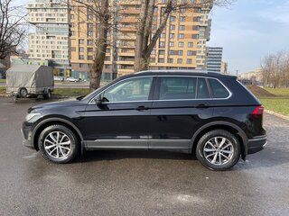 2021 Volkswagen Tiguan II Рестайлинг, чёрный, 4130000 рублей, вид 5