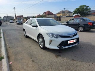 2016 Toyota Camry VII (XV50) Рестайлинг, белый, 1650000 рублей, вид 3