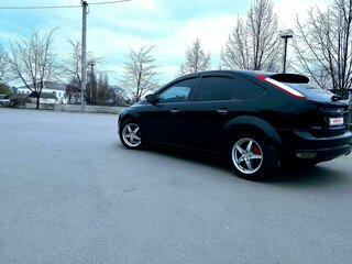 2010 Ford Focus II Рестайлинг, чёрный, 610000 рублей, вид 3