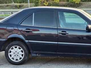 1999 Mercedes-Benz C-Класс 200 I (W202) Рестайлинг, синий, 650000 рублей, вид 3